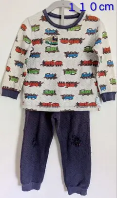 ユニクロ 長袖パジャマ 上下セット　きかんしゃトーマス　110センチ