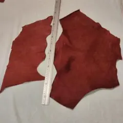 牛革（クローム鞣し）褐色のソフトレザー。厚さ1.6mm、大きさは60cm幅等2枚