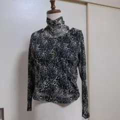 ダンスヒョウ柄タートルネック長袖トップスＭ