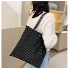 プリーツ トートバッグ ブラック PUレザー 韓国 肩掛け鞄 ジッパー付き 黒のサムネイル