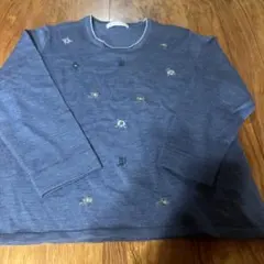 刺繍入りダークブルーニット長袖　Lサイズ
