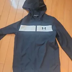 Under Armour フード付きウィンドブレーカー