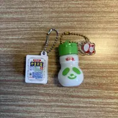 ペヤングやきそば　アジパンダ　ミニボトルキーホルダーのサムネイル