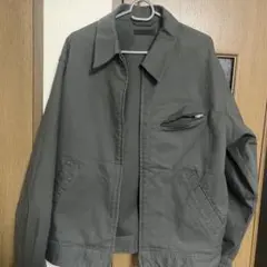 ユニクロ　ジップアップブルゾン