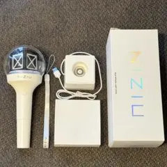 【美品】NiziU 公式 オフィシャルライトスティック ペンライト 箱ダメージ有
