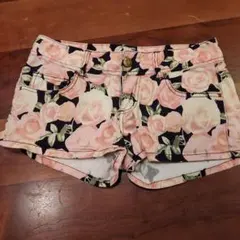 フラワープリント ショートパンツ 黒/ピンク