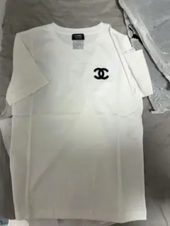 【新品未使用·本物】CHANEL シャネル Tシャツ 白×ブラック刺繍ロゴ 半袖のサムネイル