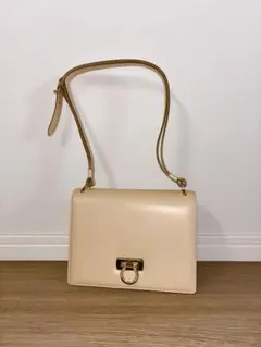 最終値下げ⭐︎削除予定　FERRAGAMO極美品ガンチーニレザーショルダー