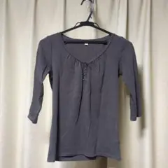 UNIQLO　ダークグレー Vネック Tシャツ 五分袖