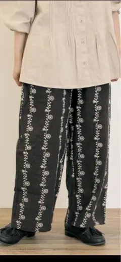 サマンサモスモス♡花刺繍パンツ♡チャコールグレー♡Mサイズ♡