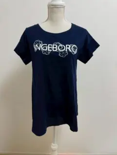 3039 インゲボルグ ロゴプリント カメリア Tシャツ 紺色 3サイズ 9号