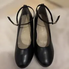 LibertyDollラウンドトゥ6.5cmチャンキーヒールストラップパンプス