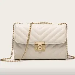 【新品】キルティングチェーンショルダーバッグ　ホワイト　白