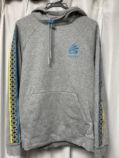 アンダーアーマー　バスケ　Curry フード付きグレー パーカー　長袖　グレー