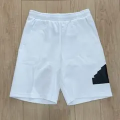 【新品タグ付き】アディダス　ハーフパンツ