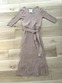 The Virginia ベージュ 五部袖ロングニットワンピース