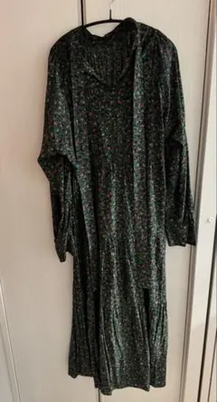 緑色花柄長袖マキシワンピース