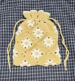お花モチーフ　巾着ポーチ　グラニースクエア