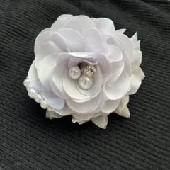 パープルグレーの花形ブローチ　コサージュ