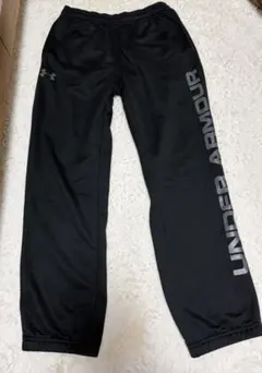 UNDER ARMOUR ブラック ジャージパンツ