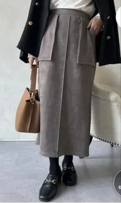 スエードタイトロングスカート