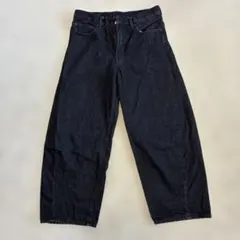 GU　バレルレッグジーンズ　31インチ　ダークグレー（ブラック）