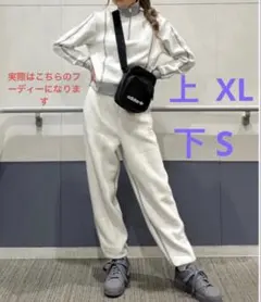 アディダス エッセンシャルズ リバース セットアップ