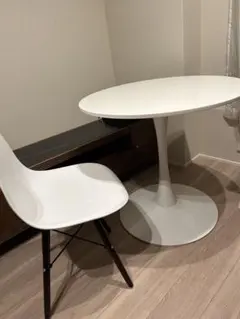 丸テーブル　白　イームズチェア　セット