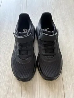 adidasキッズスニーカー23.5cm