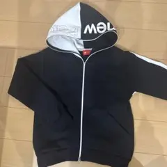 New Balance フード付きパーカー 黒/白