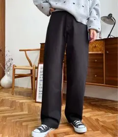 ブラックストレートデニムパンツ