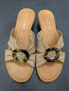 ITALIAN SHOEMAKERS ベージュサンダル 35サイズのサムネイル
