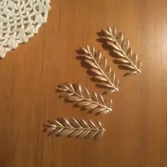 新品　お箸置きストレートリーフ(細葉)計4個セットです。