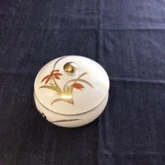 蓋つき小鉢　有田焼　金彩のサムネイル