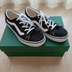 VANS ローカットスニーカー ブラック ホワイト　２４cmのサムネイル