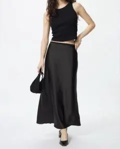 UNIQLO サテンスカート