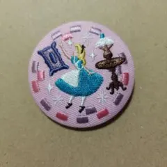 ディズニー アリス 刺繍バッジ