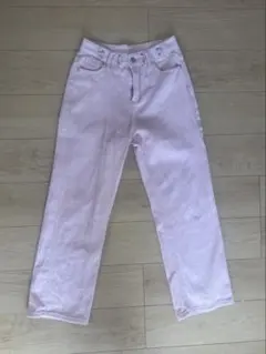 薄いピンク ストレートデニム