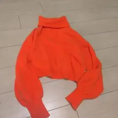 オレンジ タートルネック クロップドセーター　アーバンリサーチ