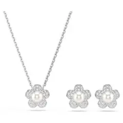 みりにゃ着用 Swarovski Una ピアスのみ - メルカリ