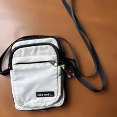 ニコアンド　白　ショルダーバッグ