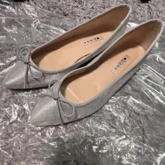 DIANA シルバー フラットシューズ リボン付き