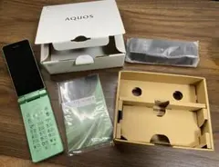 【本日値下げ】SHARPの折りたたみ携帯AQUOS ケータイのサムネイル