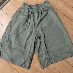 ユニクロ　　オリーブグリーン ハーフパンツ 130サイズ
