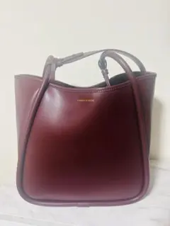 CHARLES & KEITH Lyla ライラ チューブラスローチーバッグのサムネイル