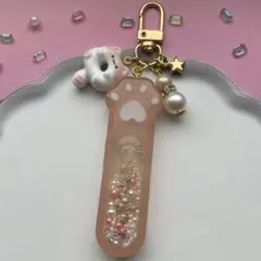 78 レジン　シャカシャカキーホルダー　シェイカー 大人　猫の手　肉球