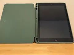 【美品】iPad 第6世代 128GB スペースグレイ（ペン収納付ケース付）