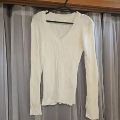 ホワイトリブ編みVネック長袖ニット M