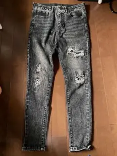 Sロゴ グレー デニムパンツ ダメージ加工 - メルカリ
