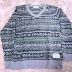 総柄Vネックニット